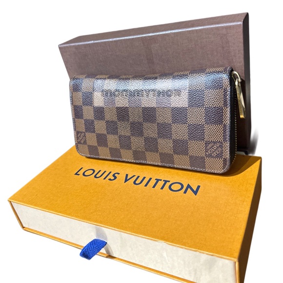 Louis Vuitton Handbags - LOUIS VUITTON Damier Long Zippy Wallet